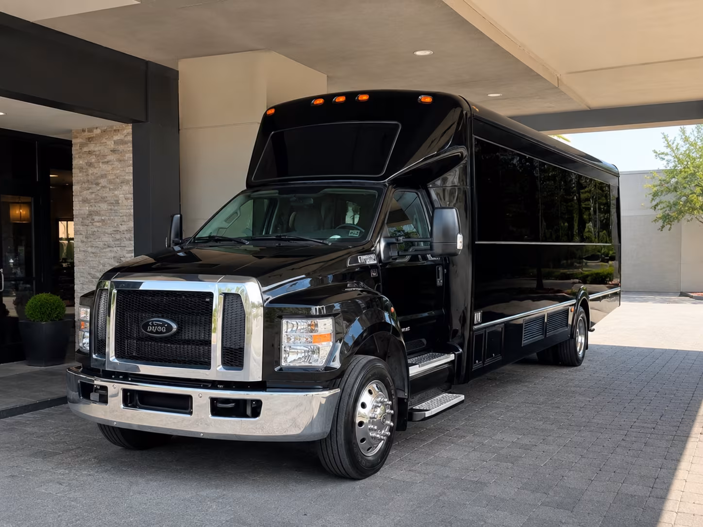 book a bus for wine tours in eugene and the southern willamette valley